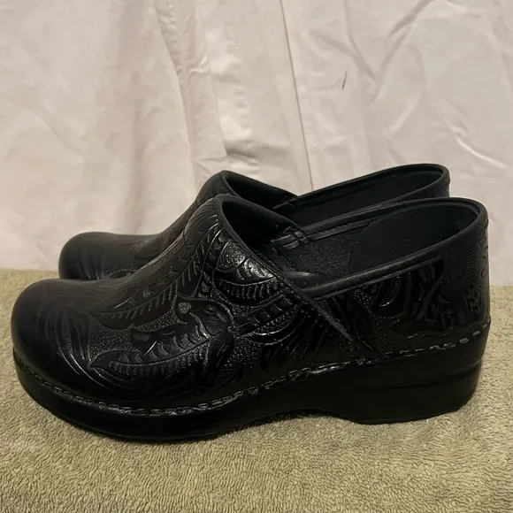 Dansko Professional Clogs Black Tooled Womens Euro Size 36 US 5.5 VGUC