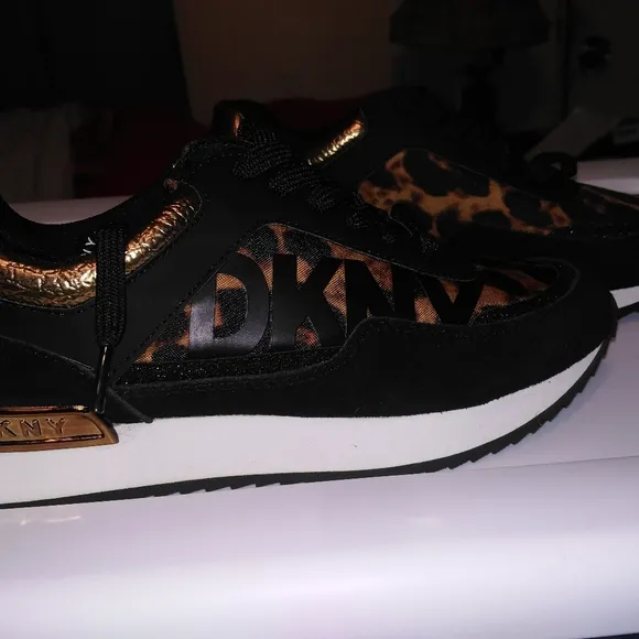 DKNY BLACK SHOES 7.5