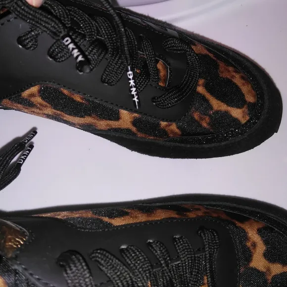 DKNY BLACK SHOES 7.5