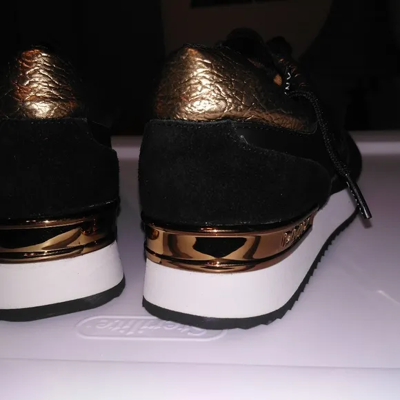 DKNY BLACK SHOES 7.5
