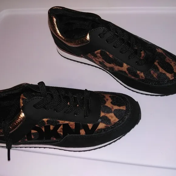 DKNY BLACK SHOES 7.5