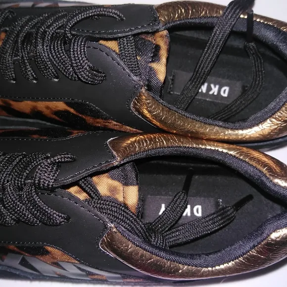 DKNY BLACK SHOES 7.5