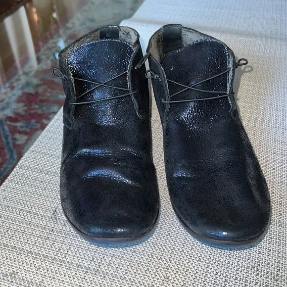 Donna Carolina navy blue with a silver shine fur lines walking shoes size42