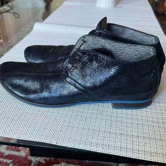 Donna Carolina navy blue with a silver shine fur lines walking shoes size42