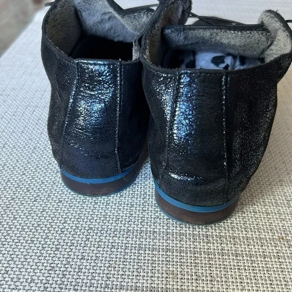 Donna Carolina navy blue with a silver shine fur lines walking shoes size42
