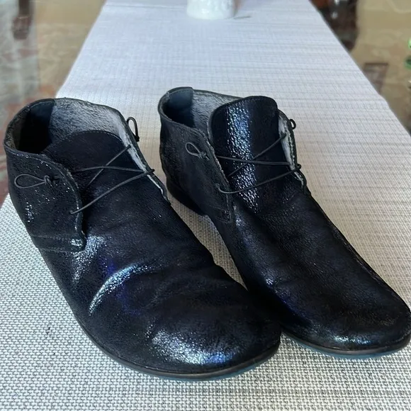 Donna Carolina navy blue with a silver shine fur lines walking shoes size42