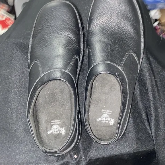 Dr. MARTENS AIRWAIR Men's SIZE 12 Black Leather Shoes.EXCELLENT CLEAN CONDITION