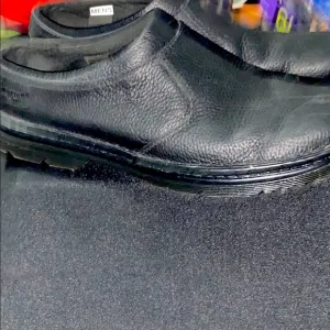 Dr. MARTENS AIRWAIR Men's SIZE 12 Black Leather Shoes.EXCELLENT CLEAN CONDITION