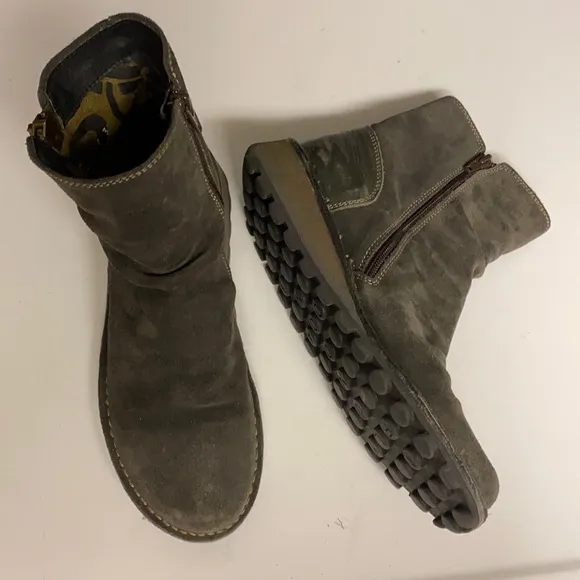 FLY LONDON Ankle Zip Grey Suede Boot Shoes Sz 39