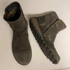 FLY LONDON Ankle Zip Grey Suede Boot Shoes Sz 39