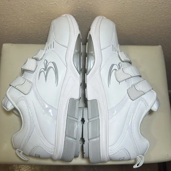 Gravity Defyer walking shoes size 14