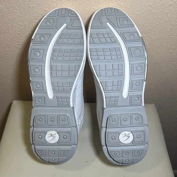 Gravity Defyer walking shoes size 14