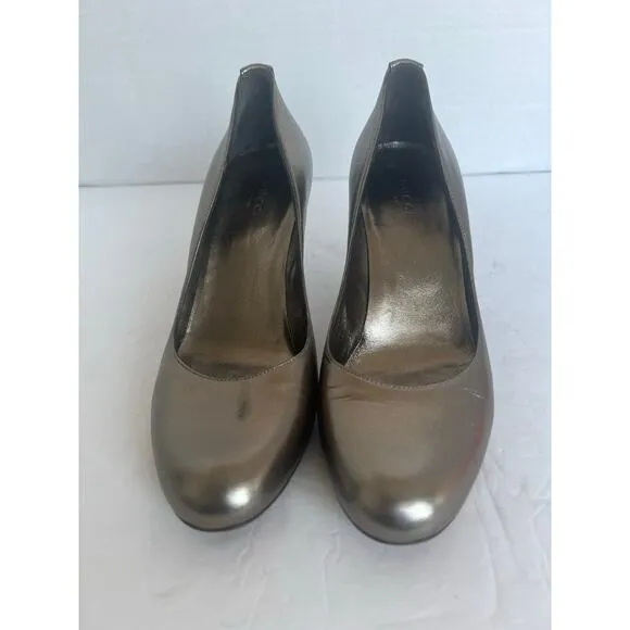 GUCCI Leather Champagne Gold Round Toe Black Low Heel Pump Shoes Size 8 Narrow