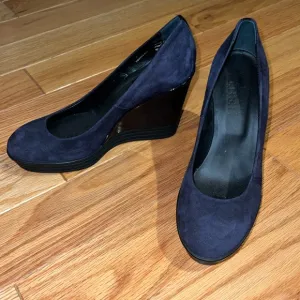 Hogan navy wedge pumps size 6