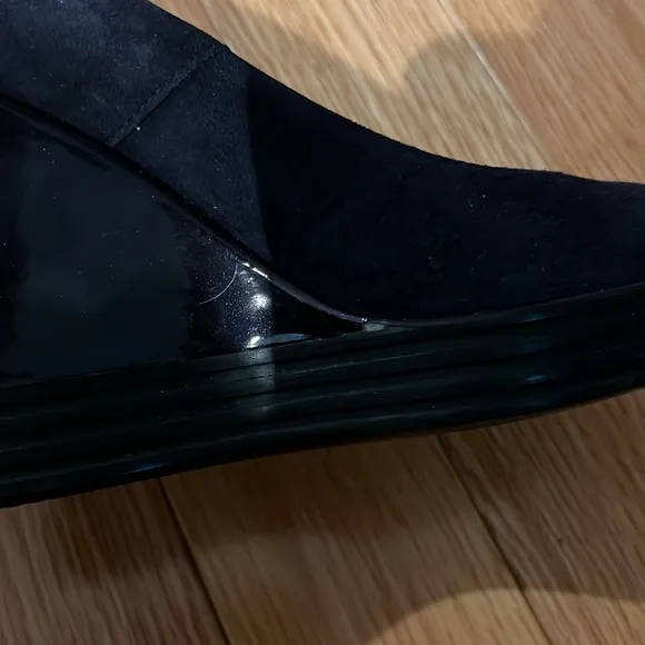 Hogan navy wedge pumps size 6
