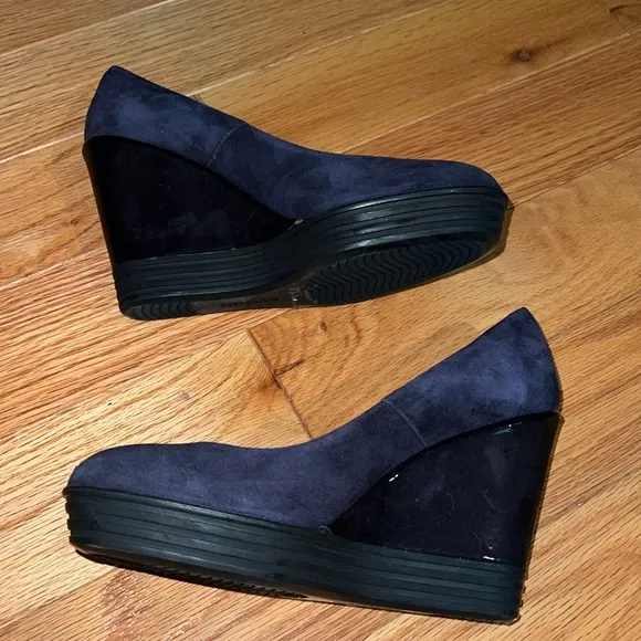 Hogan navy wedge pumps size 6