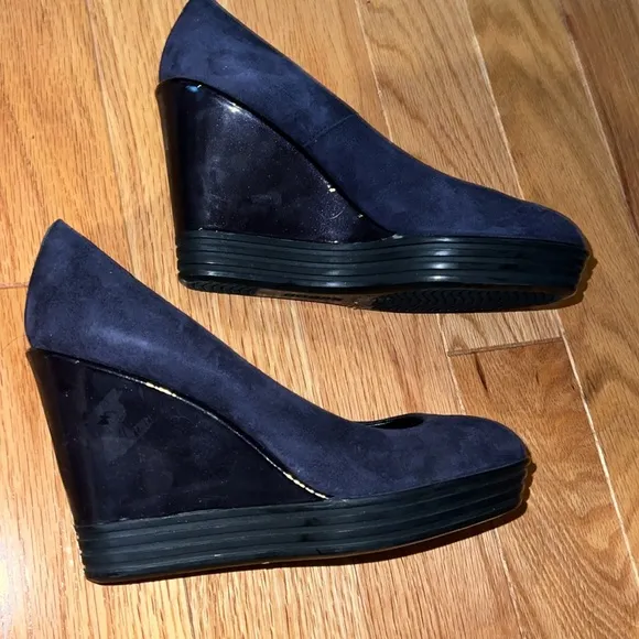 Hogan navy wedge pumps size 6