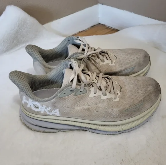 Hoka Clifton 9 Men’s Running Shoes Sz 9.5 2E
