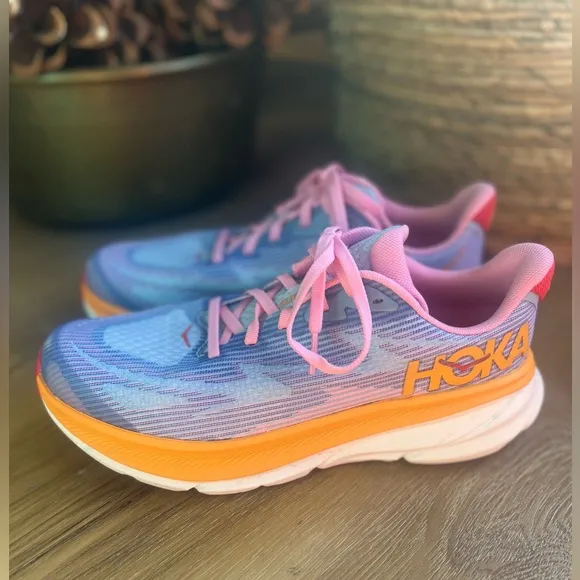 HOKA Clifton 9 Walking Running Athletic Shoes Youth Size 7 or Woman’s 8.5