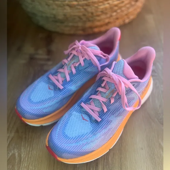 HOKA Clifton 9 Walking Running Athletic Shoes Youth Size 7 or Woman’s 8.5