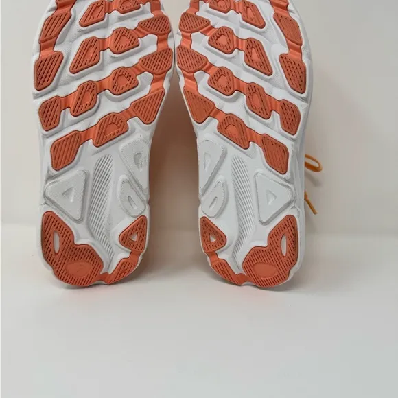 HOKA One Clifton 9 Women's Size 7B Walking/ Running Shoes Cantaloupe NEW IN BOX