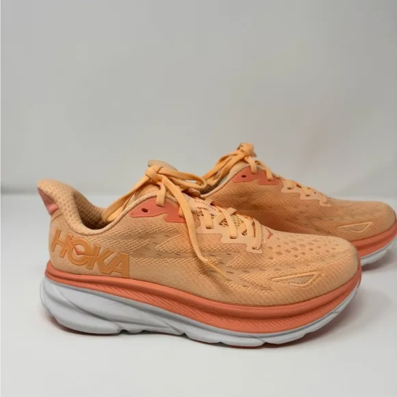 HOKA One Clifton 9 Women's Size 7B Walking/ Running Shoes Cantaloupe NEW IN BOX