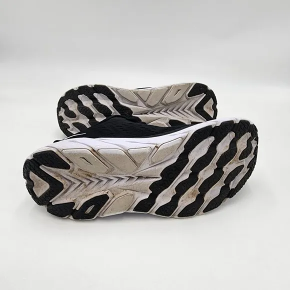 Hoka One One Clifton 8 Men's Size 7.5 B Running Shoes Sneakers Black Comfort