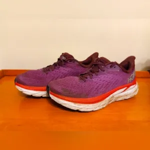 Hoka One One Clifton 8 running shoes size 7B