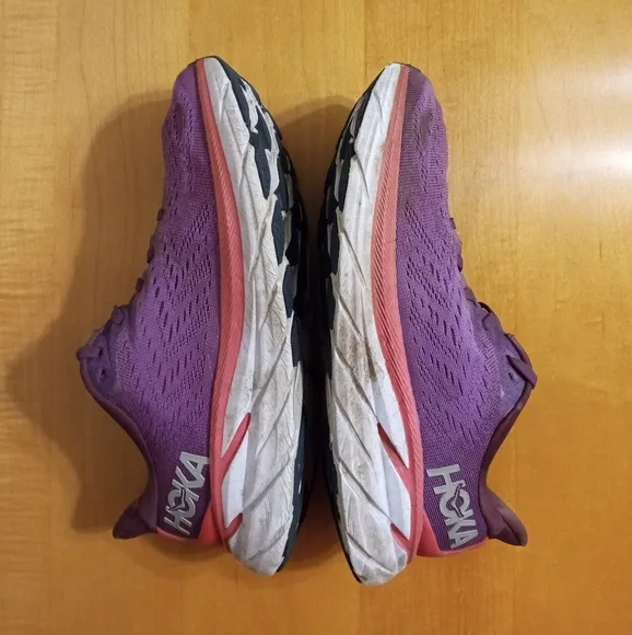 Hoka One One Clifton 8 running shoes size 7B