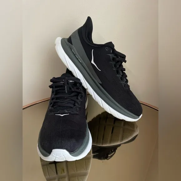 Hoka One One Mach 4 Black Running Athletic Shoes Womens Sz 10