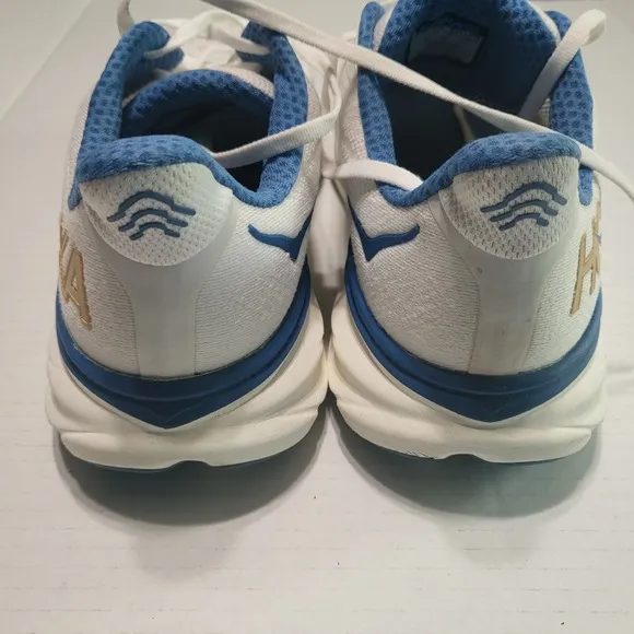 Hoka One One Men's Clifton 9 Running Sneaker Shoes, Size 9.5 D US