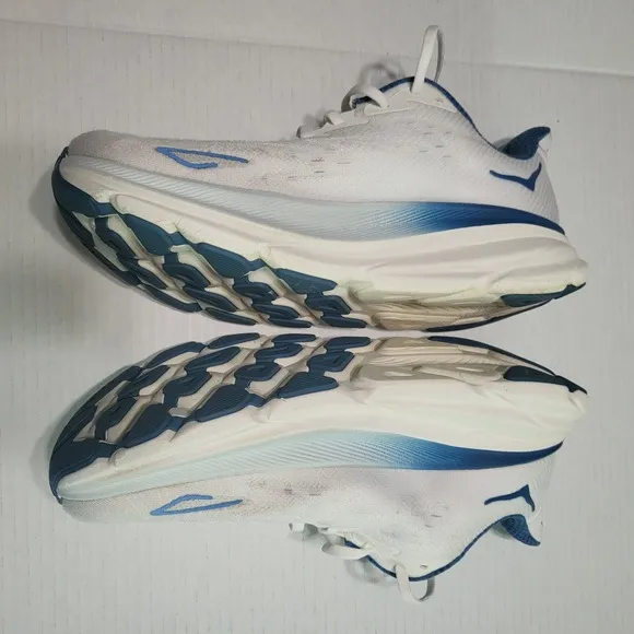 Hoka One One Men's Clifton 9 Running Sneaker Shoes, Size 9.5 D US