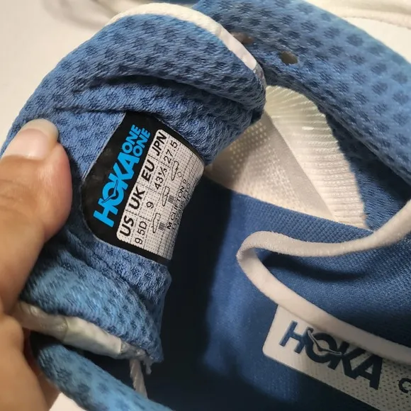 Hoka One One Men's Clifton 9 Running Sneaker Shoes, Size 9.5 D US