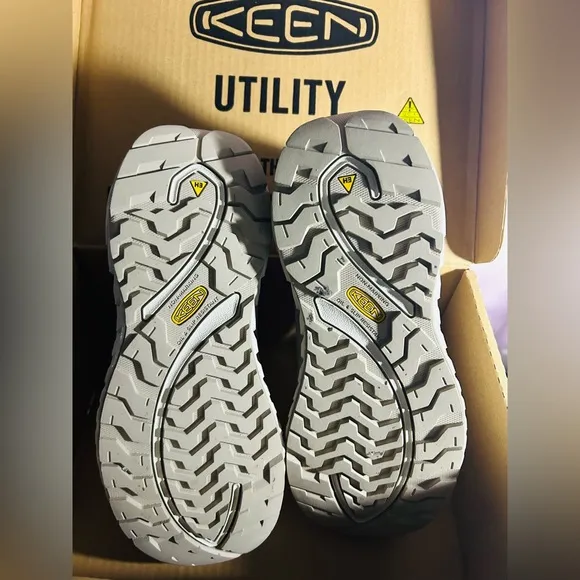 KEEN® Utility Dillon shoes in the color Silver/Birch Women's Size 8W