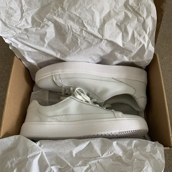 Kizik Vegas Walking Shoes Sneaker W 12.5 M 11 White Leather Lace Up Hands Free