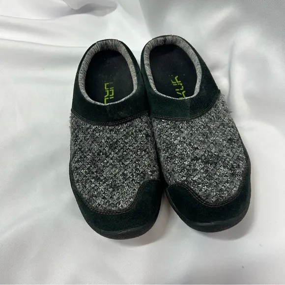 KURU | Draft Black Gray Slippers Slip On Indoor Shoes Women's Size 8.5