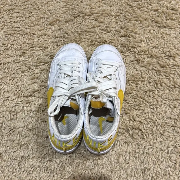 Like New Nike Blazer Low Jumbo Sneakers Tennis Shoes White Vivid Sulfur 9.5