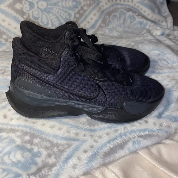 Like new Nike renew elevate III basketball sneakers shoes