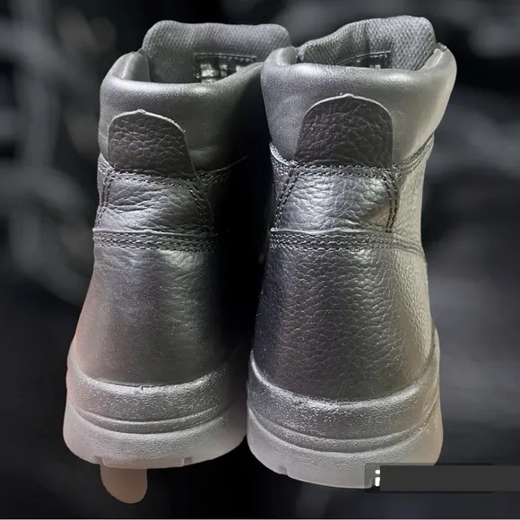 Like new WOLVERINE MEN'S BOOTS!