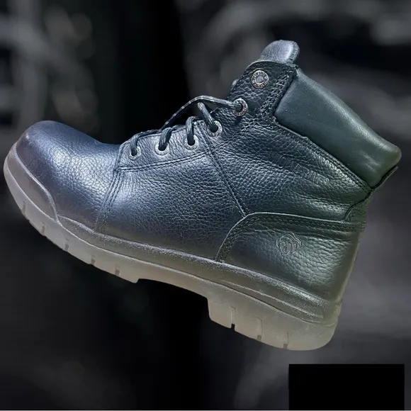 Like new WOLVERINE MEN'S BOOTS!