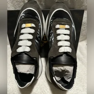 Lita sneakers by Ciara size 42. Italian made shoe.