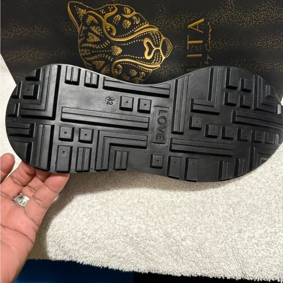 Lita sneakers by Ciara size 42. Italian made shoe.