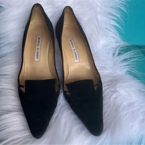 MANOLO BLAHNIK Black Suede Pumps Pointy Toe Stiletto Heel BB  Size 37, US 7