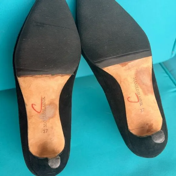 MANOLO BLAHNIK Black Suede Pumps Pointy Toe Stiletto Heel BB  Size 37, US 7