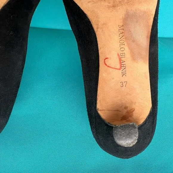 MANOLO BLAHNIK Black Suede Pumps Pointy Toe Stiletto Heel BB  Size 37, US 7