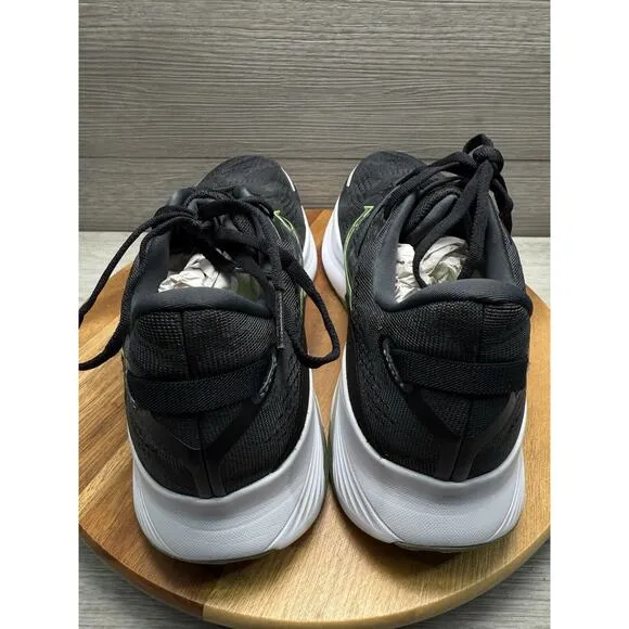 Man's Sneakers &amp; Athletic Shoes Saucony Guide 16. Black With Green Accents