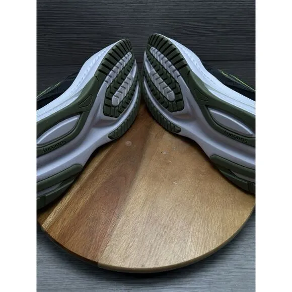 Man's Sneakers &amp; Athletic Shoes Saucony Guide 16. Black With Green Accents