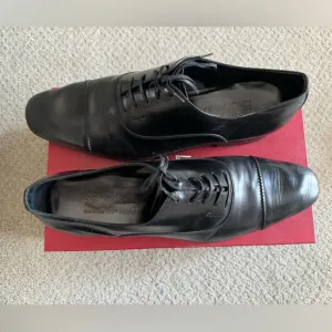Men’s Ferragamo black shoes
