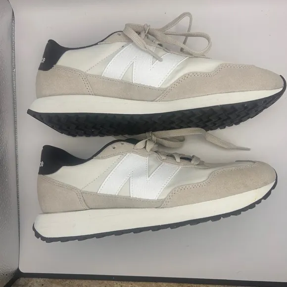 Men's New Balance Sneakers White Grey Size 9