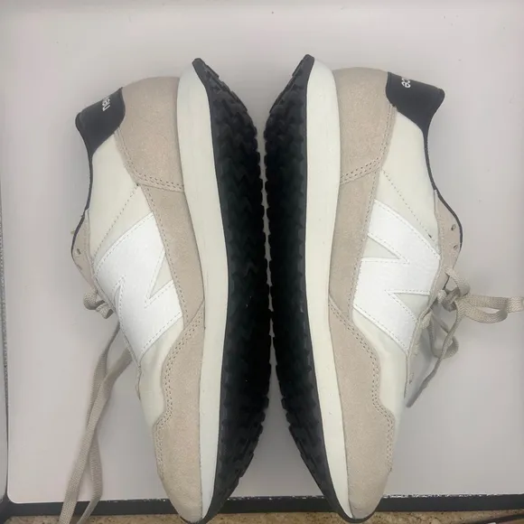 Men's New Balance Sneakers White Grey Size 9